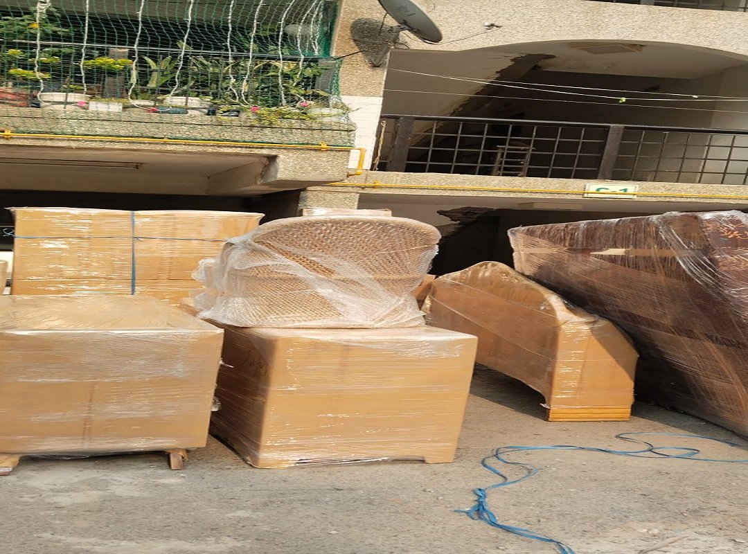 Furniture multi-layer protection with bubble wrap
